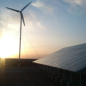 Central électrique hybride Éolien-Solaire